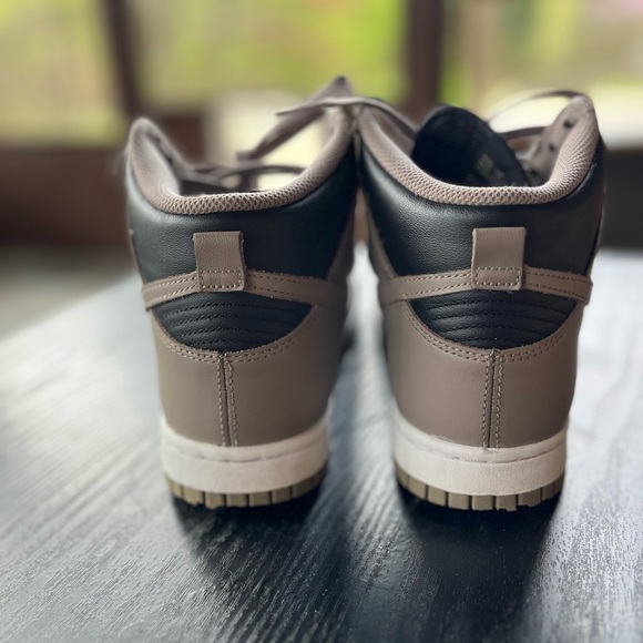 Women’s Dunks - Picture 6 of 6